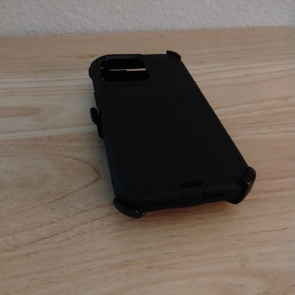 IPHONE 15 PRO MAX OTTER BOX W/ CLIP